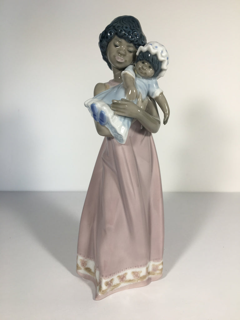 Beautiful Lladro Figurine "Baby Doll" #5608